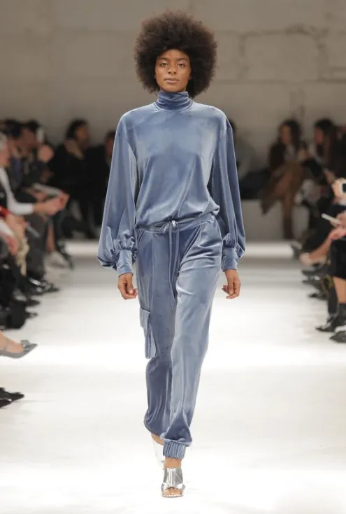 Looks monocromáticos: pijama de veludo