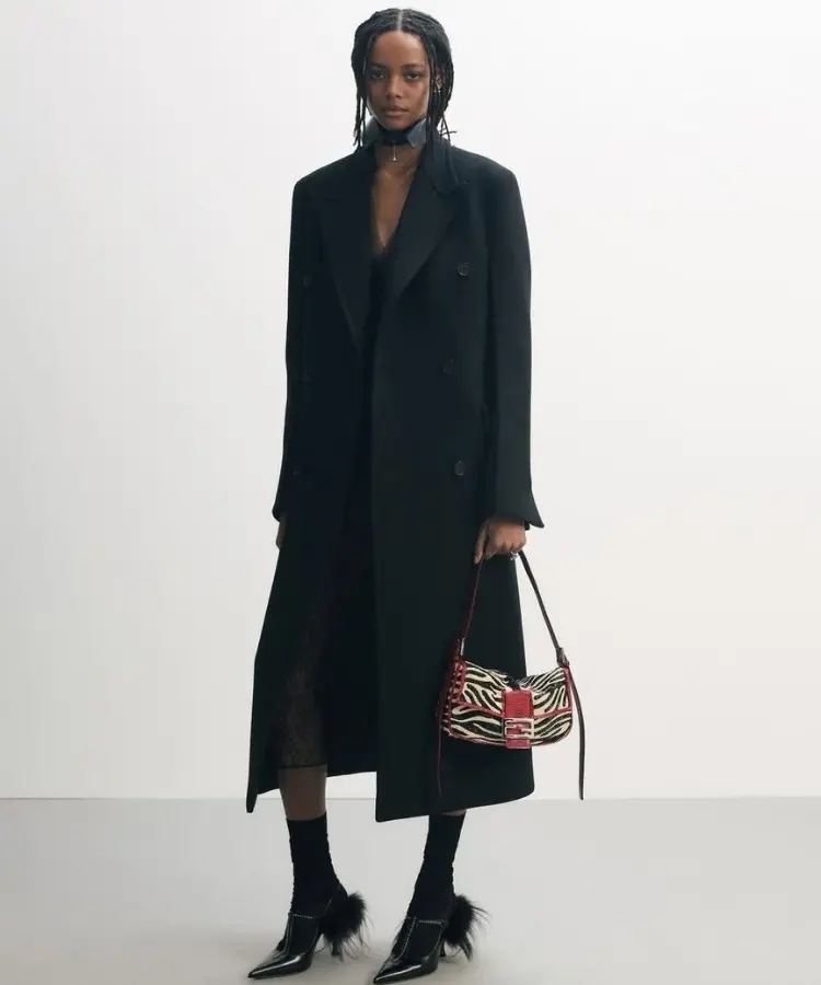 Modelo usando animal print, uma das tendências da Semana de Moda de Milão Outono Inverno 2026