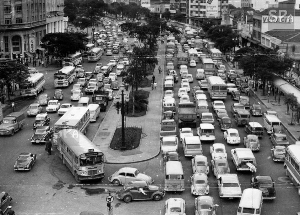 Congestionamento caótico no Vale do Anhangabaú
