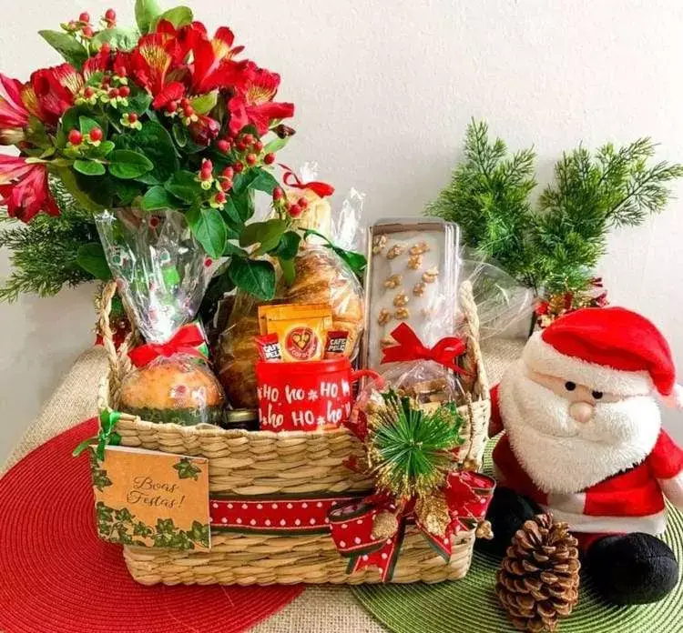 Cesta para o natal com café e doces 