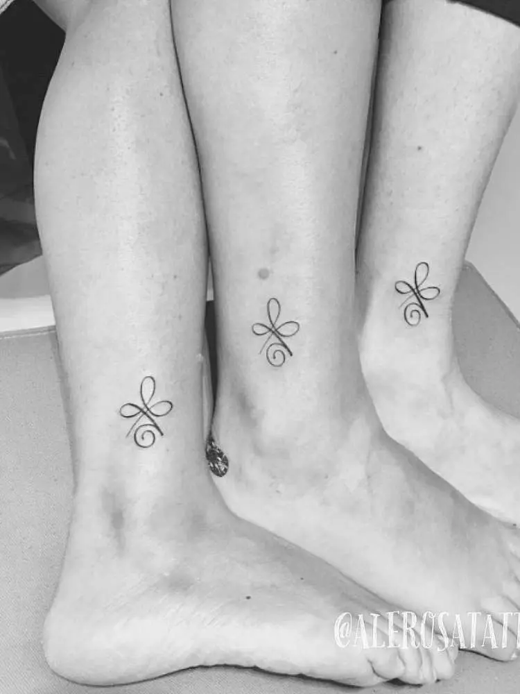 Opção de tatuagem de amigas
