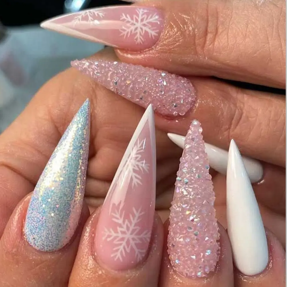Também rosinha, com detalhes semelhantes ao Natal.