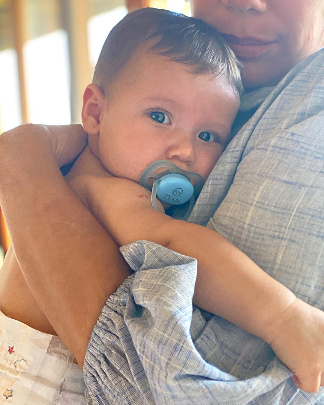 Filho de Giovanna Ewnbank e Bruno Gagliasso. Filho de Giovanna Ewbank e Bruno Gagliasso.