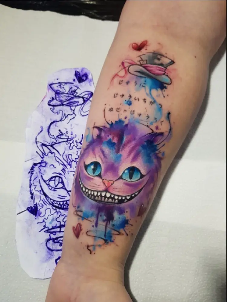 tatuagem feminina no braço/ gatos