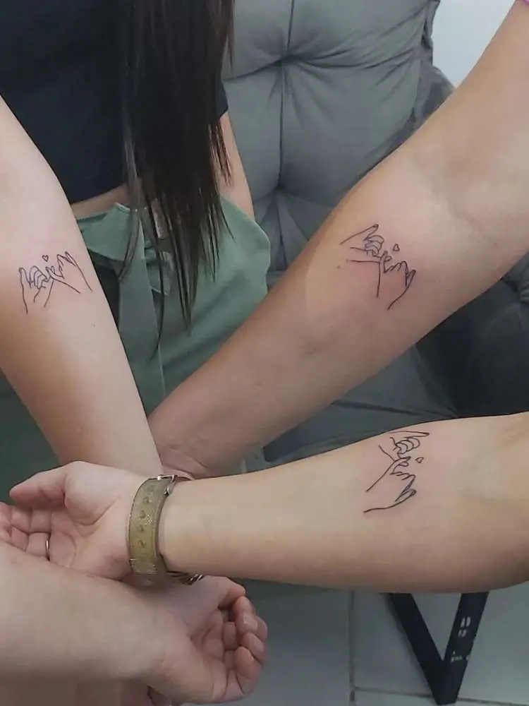 Opção de tatuagem de amigas