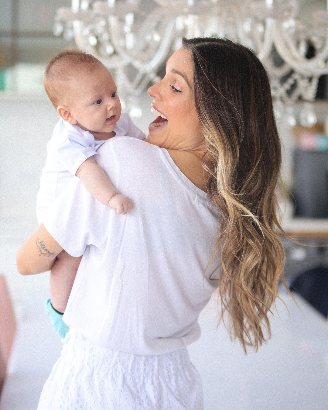 Flávia e filho. Flávia e filho.