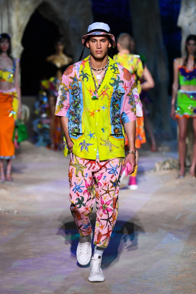 look masculino versace