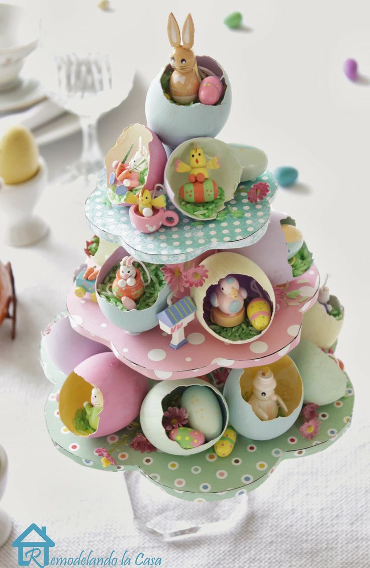 Enfeite de flores de 3 andares com ovos e coelhos