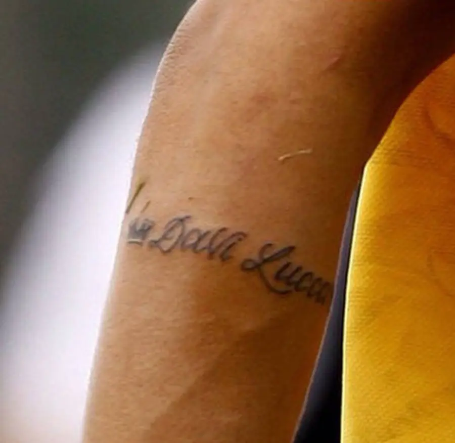 Foto da tatuagem de neymar com o nome do filho