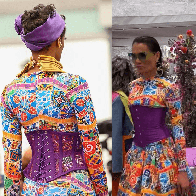 Modelo usando corset preto sobre vestido colorido