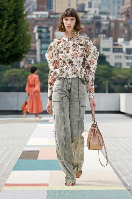 calça cinza com bolsos