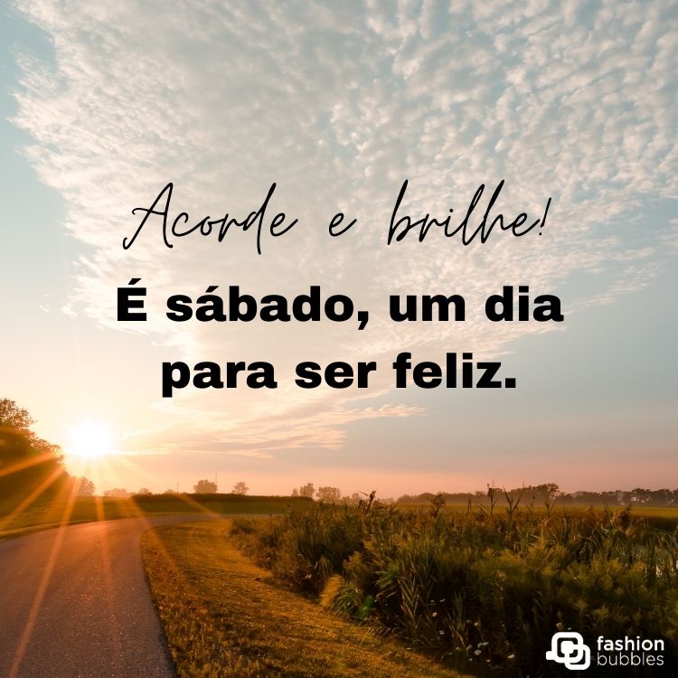Foto de estrada com céu azul e frase "Acorde e brilhe! é sábado, um dia para ser feliz."