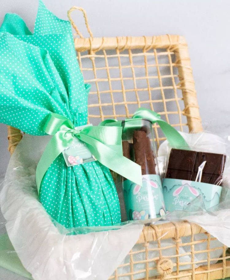 Cesta de Páscoa  com chocolates artesanais e ovo