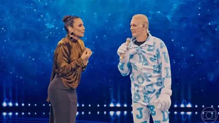 Supla é revelado como o Livro do The Masked Singer Brasil.