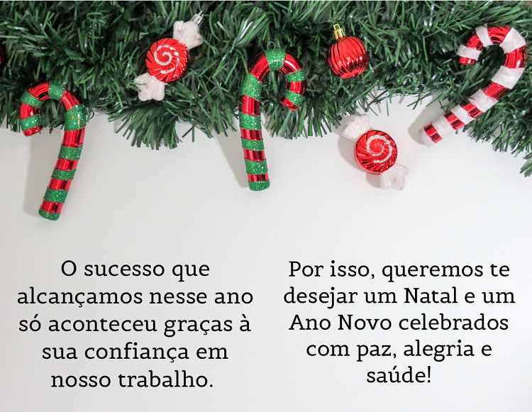 Fundo cinza com enfeites natalinos e frase: O sucesso que alcançamos nesse ano só aconteceu graças à sua confiança em nosso trabalho. Por isso, queremos te desejar um Natal e um Ano Novo celebrados com paz, alegria e saúde!