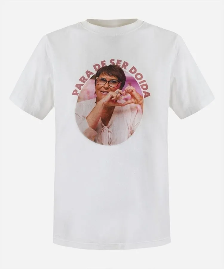 Camiseta branca da parceria entre C&A e Márcia Sensitiva
