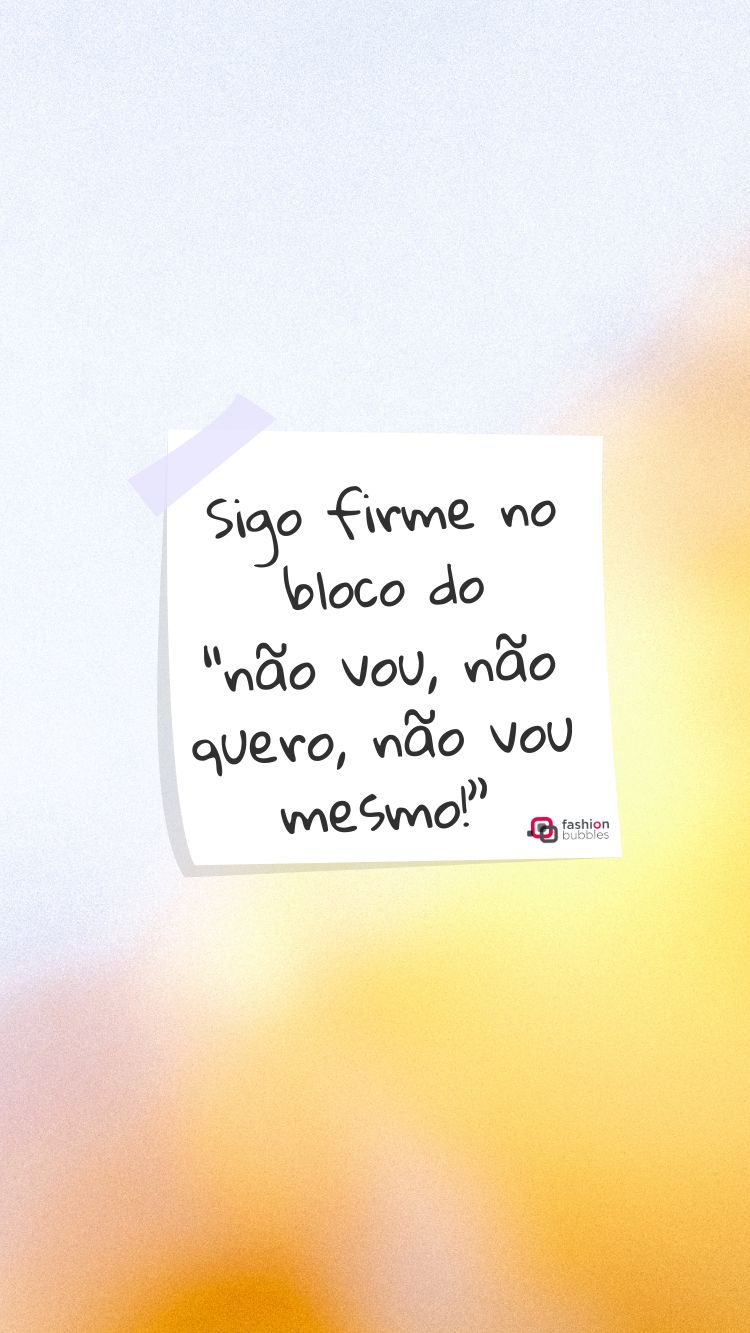 Frase não gosto do carnaval escrito em desenho digital de post-it colcado em fundo colorido