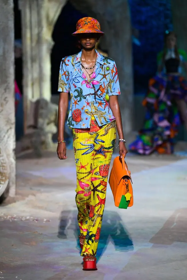 coleção de verão versace