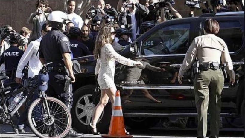  Britney Spears cercada de paparazzi