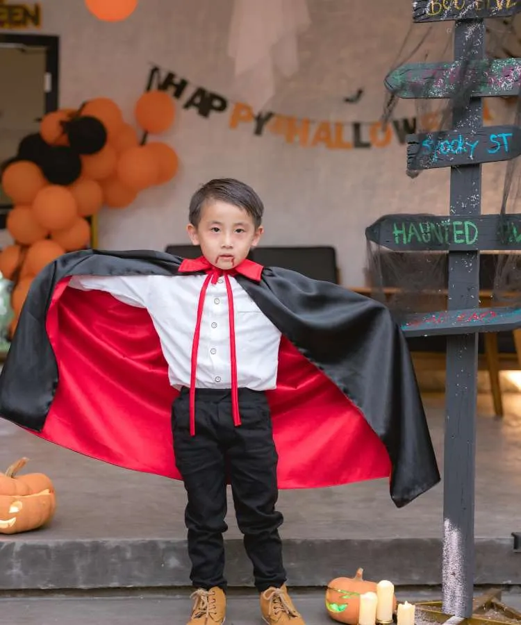 Fantasia de vampiro para crianças com capa