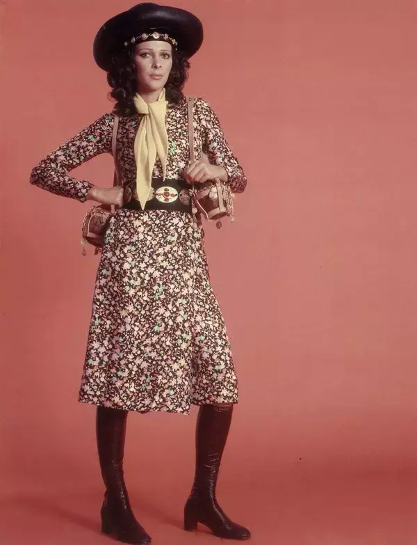 Modelo da coleção International Dateline Collection, apresentada em Nova York em 1972. 
