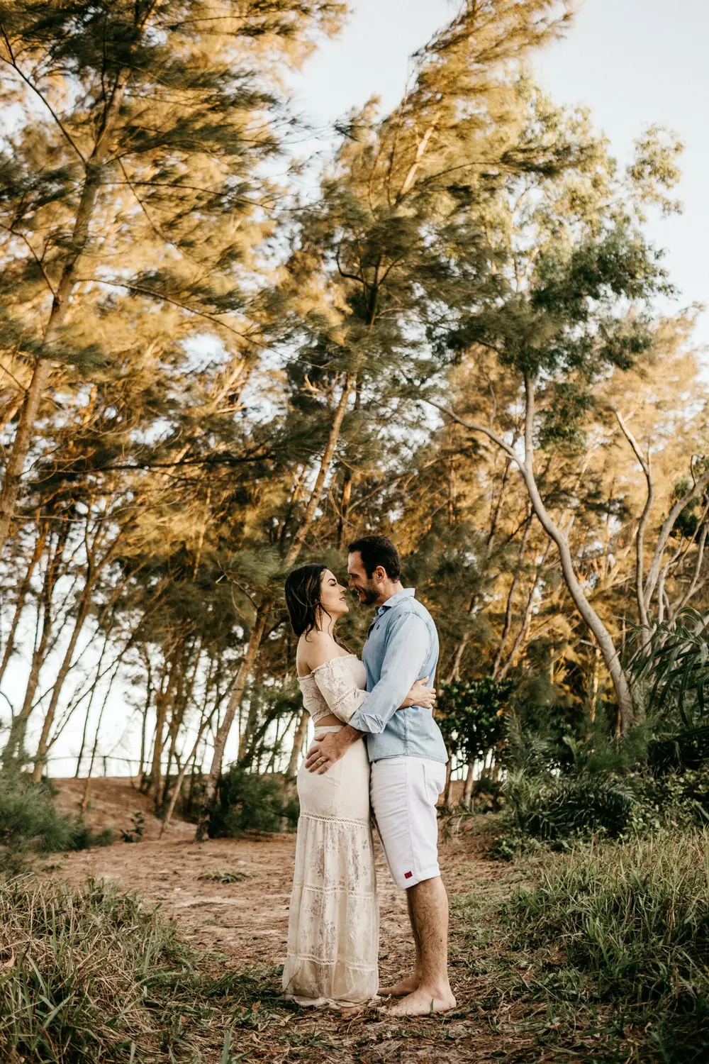 casal se abraçando