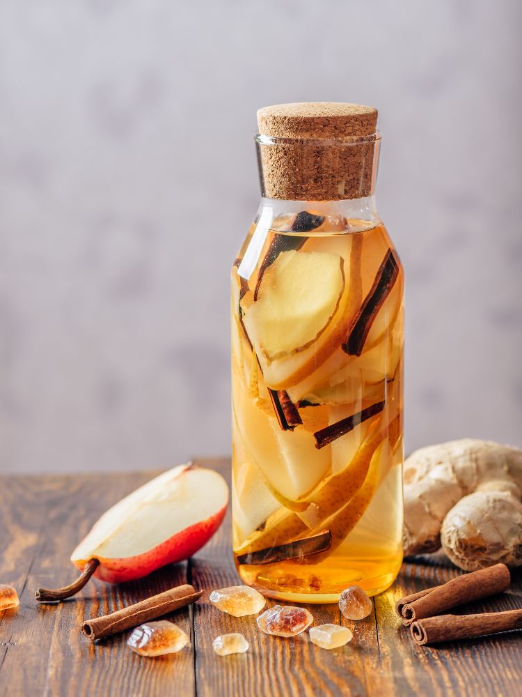 Água saborizada com pêra, gengibre e canela