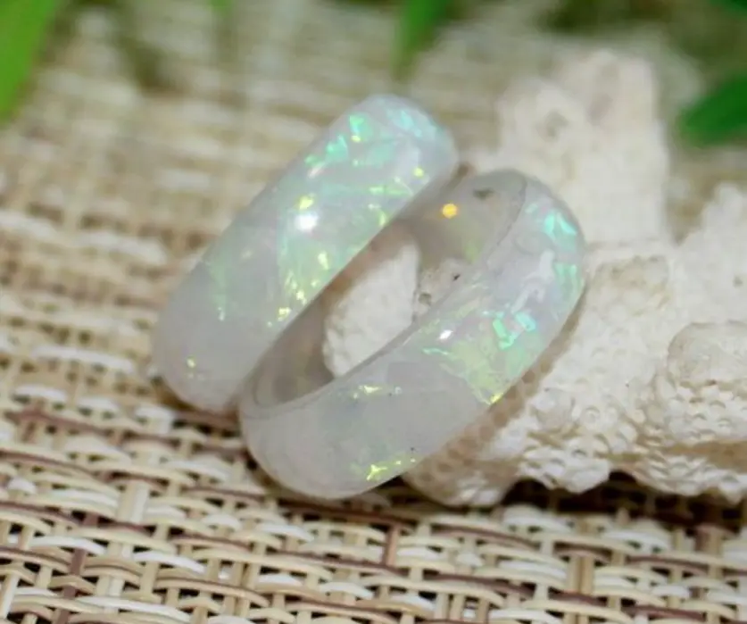 Alianças de resina marmorizada