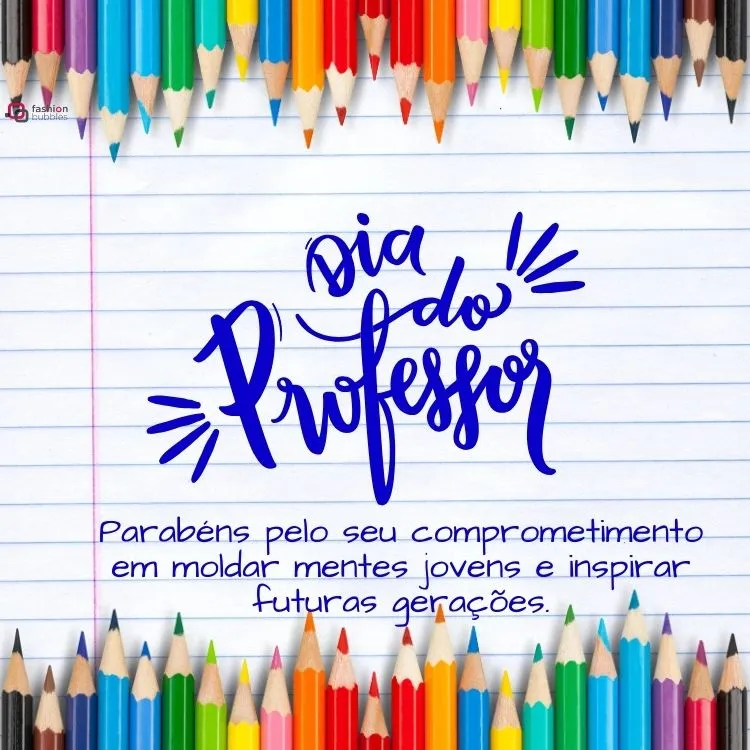 Foto de papel pautado, lápis coloridos e frase "Parabéns pelo seu comprometimento em moldar mentes jovens e inspirar futuras gerações."